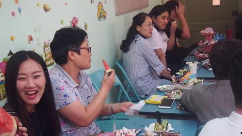 两个人吃瓜的娱乐,揭秘两位吃瓜群众的欢乐时光